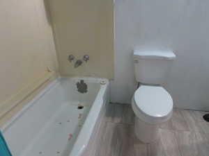 Apartment - Bathroom with a washtub and toilet