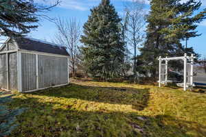 View of yard featuring a storage shed