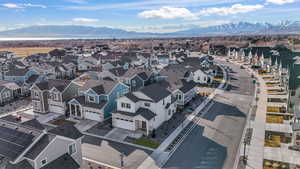 Bird's eye view with a mountain view