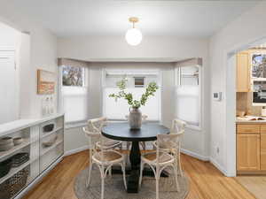 Dining area with bay windows