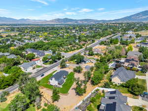 Bird's eye view featuring a mountain view