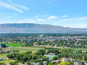 Bird's eye view with a mountain view