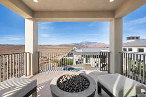 Balcony featuring a mountain view