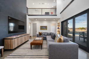 Living room with a towering ceiling