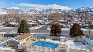 Snowy aerial view featuring a mountain view