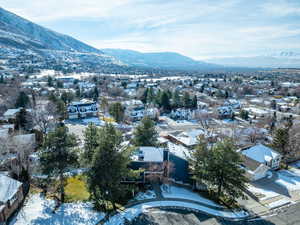 Snowy aerial view featuring a mountain view