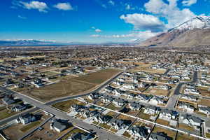 Aerial view with a mountain view