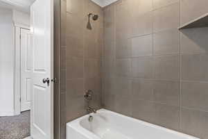 Bathroom with tiled shower / bath