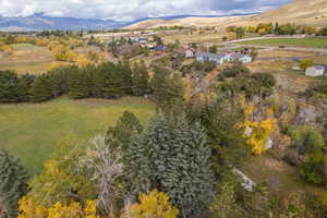 Aerial view with a mountain view