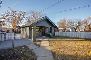 ADU home, Bungalow-style home featuring a front lawn and a porch