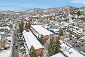 Snowy aerial view featuring a mountain view