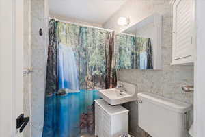 Full bathroom featuring toilet and sink and bathtub/shower.