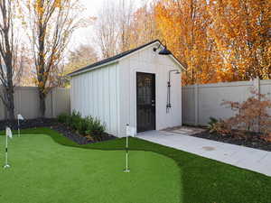 Pool House w/outdoor heated shower