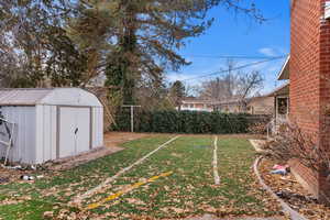 View of yard with a storage shed