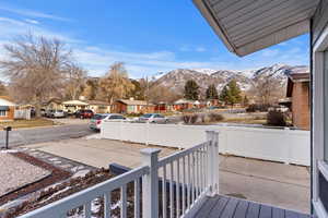 Balcony featuring a mountain view