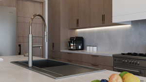 Kitchen featuring backsplash and Gas Range