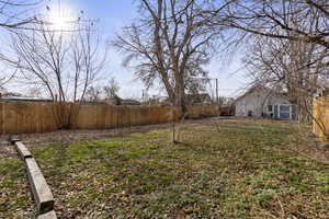 View of yard with an outdoor structure