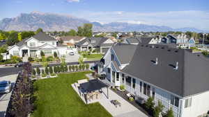 Aerial view with a mountain view