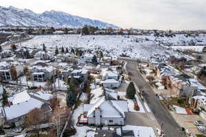 Snowy aerial view featuring a mountain view