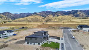 Bird's eye view with a mountain view