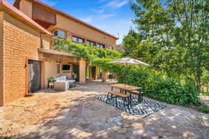 View of patio / terrace featuring outdoor lounge area