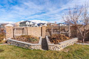 View of yard featuring a mountain view