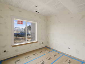 Unfurnished room featuring a mountain view