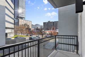 Balcony featuring a mountain view