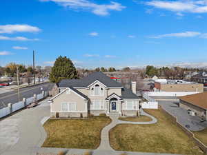 View of front of property featuring a front lawn