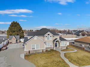 View of front of house featuring a front yard and a mountain view