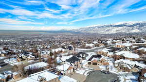 Snowy aerial view featuring a mountain view