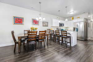 Open Kitchen & Large Dining Area