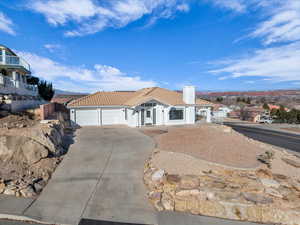 View of front of house featuring a garage