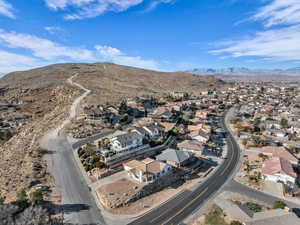 Birds eye view of property featuring a mountain view