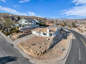 Aerial view with a mountain view