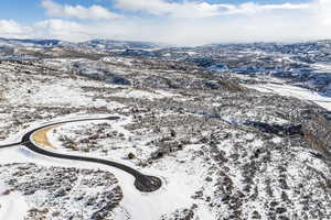 Snowy aerial view featuring a mountain view