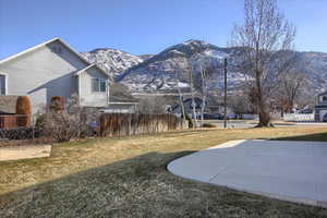 View of yard featuring a mountain view