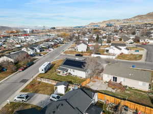 Birds eye view of property featuring a mountain view