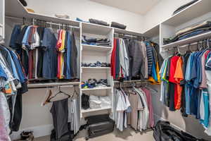 Walk in closet with carpet floors