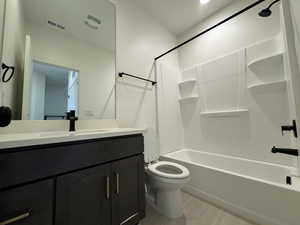 Secondary full bathroom