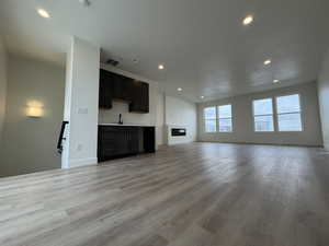 Sky room w/wet bar and fireplace