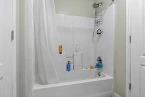 Bathroom with shower / bathtub combination with curtain
