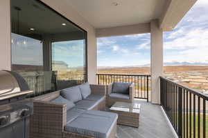 Balcony with outdoor lounge area and a mountain view