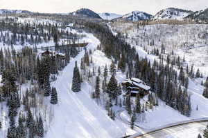 Snowy aerial view with a mountain view