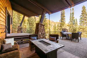 Wooden terrace with a patio and an outdoor fire pit