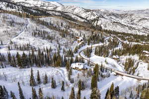 Snowy aerial view with a mountain view