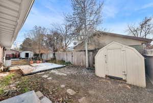 View of yard with a storage shed