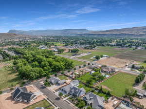 Drone / aerial view featuring a mountain view