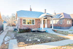 Bungalow with cooling unit