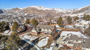 Snowy aerial view with a mountain view